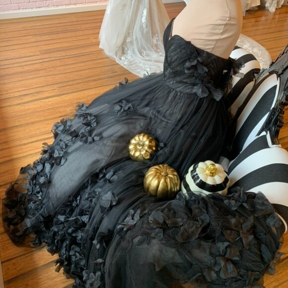 BLACK WEDDING DRESS : ESSENSE OF AUSTRALIA  D3734 - Picture 7 of 15